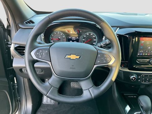 Used 2023 Chevrolet Traverse LT FWD image 11