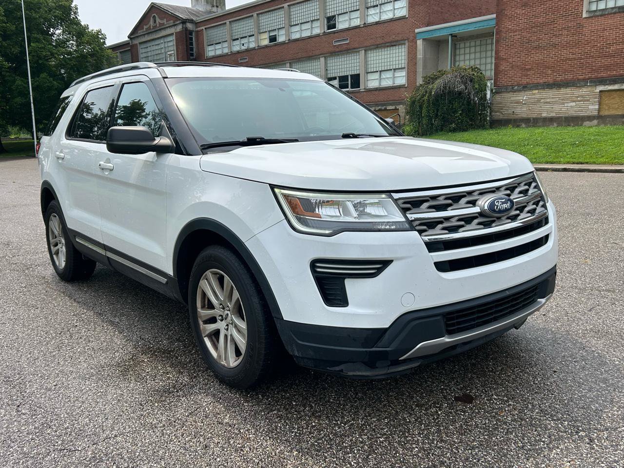 Used 2018 Ford Explorer XLT AWD/4WD image 6