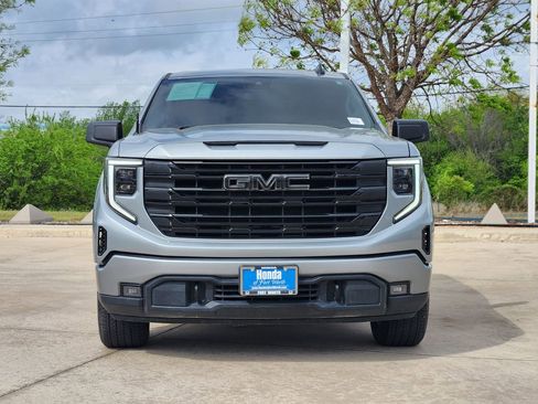 Used 2025 GMC Sierra 1500 Elevation image 2