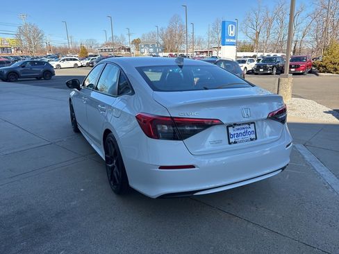 Used 2023 Honda Civic Sport image 4