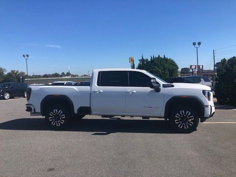 Used 2025 GMC Sierra 2500 AT4 w/ AT4 Premium Plus Package image 5