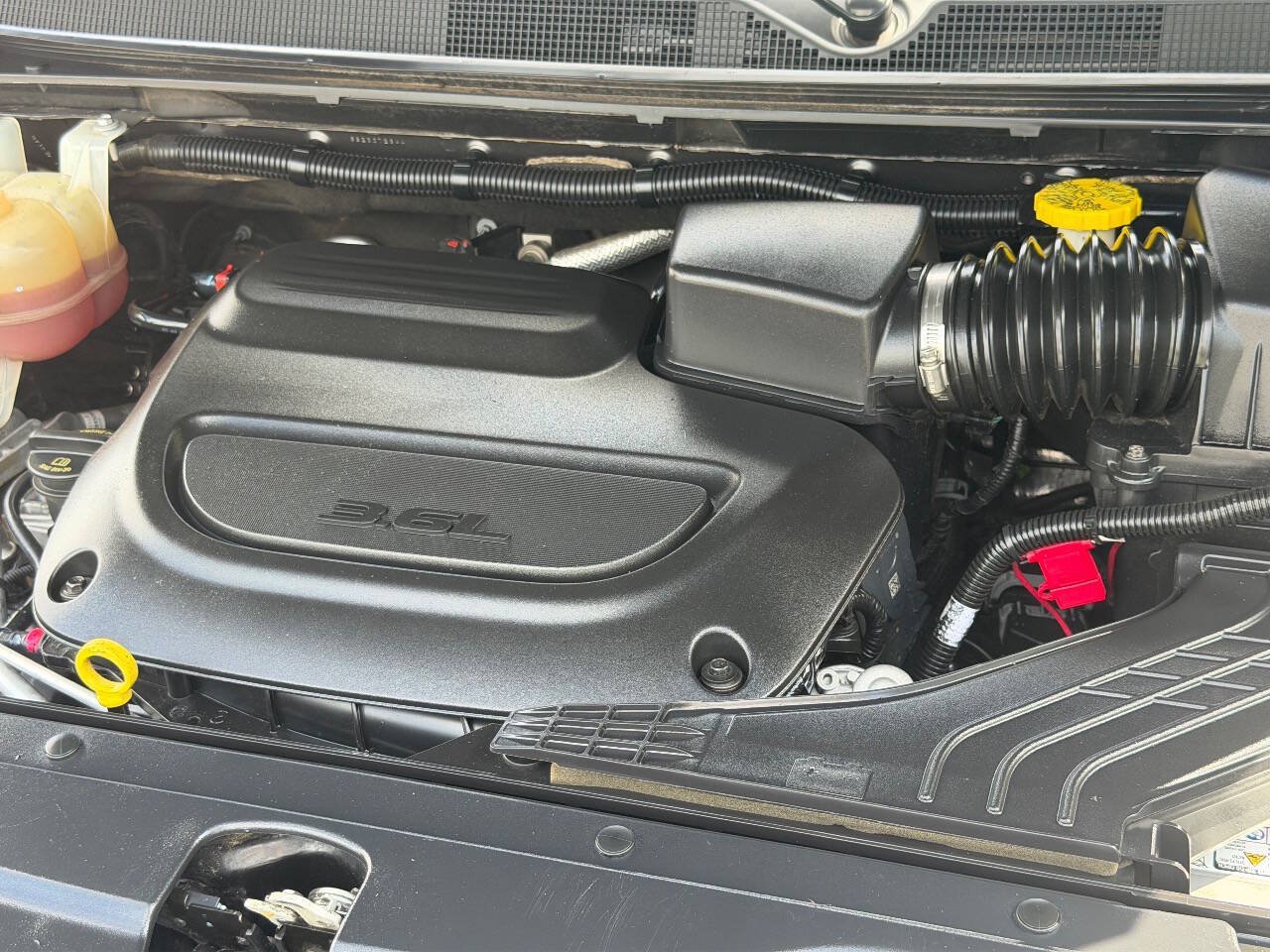 Used 2020 Chrysler Pacifica Touring w/ S Appearance Package FWD image 2