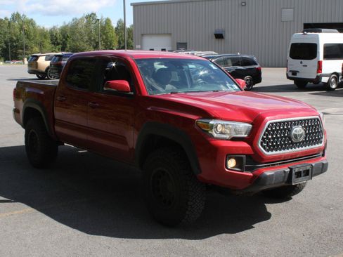 Used 2019 Toyota Tacoma TRD Off-Road AWD/4WD image 3