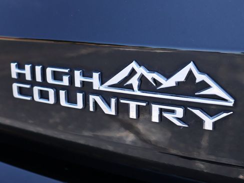 Used 2025 Chevrolet Traverse High Country w/ LPO, Floor Liner Package AWD/4WD image 33