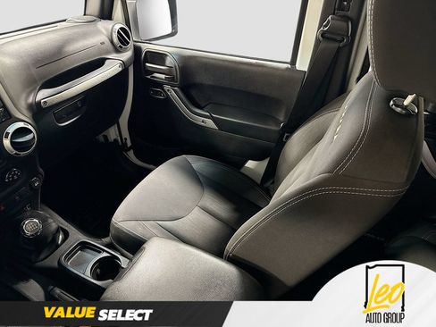 Used 2015 Jeep Wrangler Unlimited Sahara AWD/4WD image 23