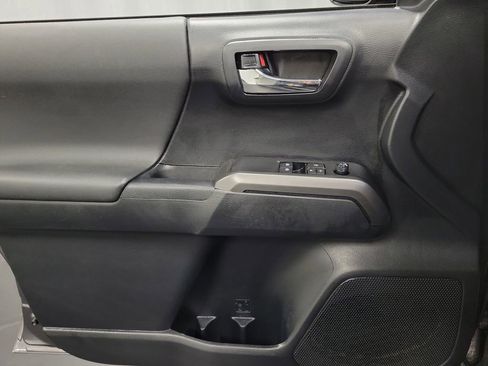 Used 2019 Toyota Tacoma TRD Sport image 21