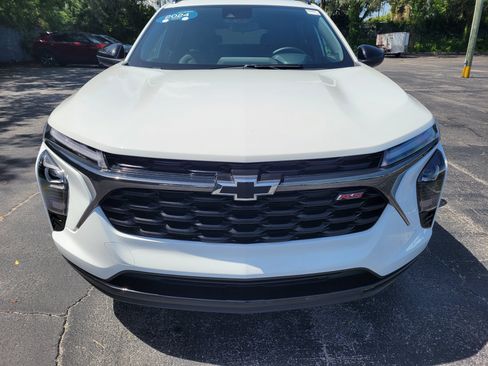 Certified 2024 Chevrolet Trax RS w/ Sunroof Package FWD image 2