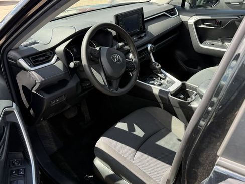 Used 2021 Toyota RAV4 LE image 3