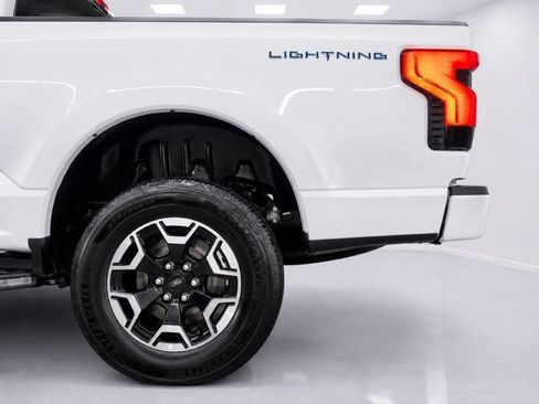 Used 2022 Ford F150 Lightning XLT AWD/4WD image 9