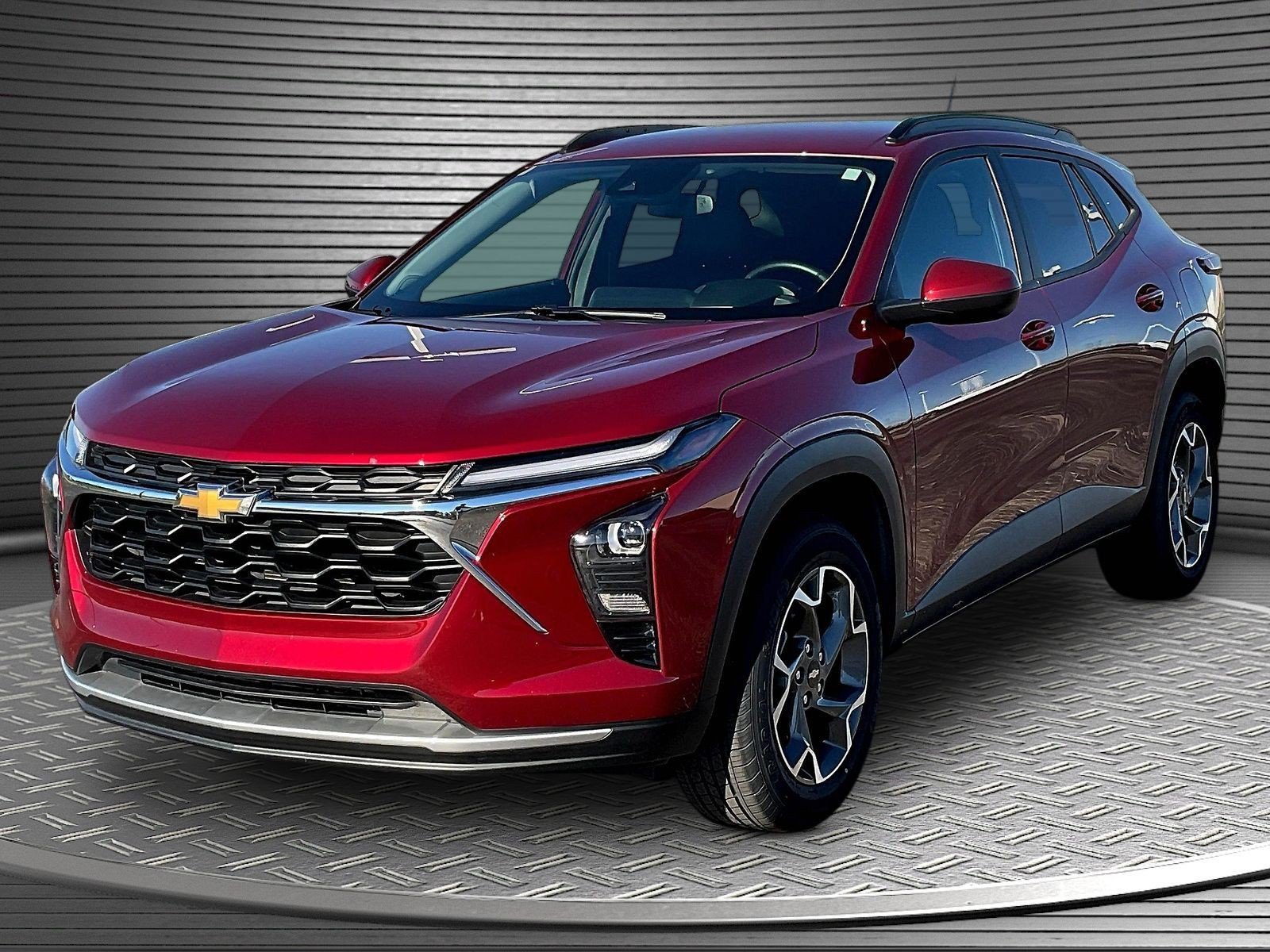Used 2025 Chevrolet Trax LT w/ LT Convenience Package FWD image 3