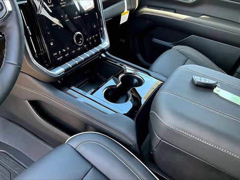 New 2026 GMC Yukon XL Elevation w/ Elevation Premium Package AWD/4WD image 26