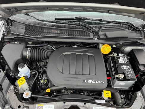 Used 2016 Dodge Grand Caravan SE image 9