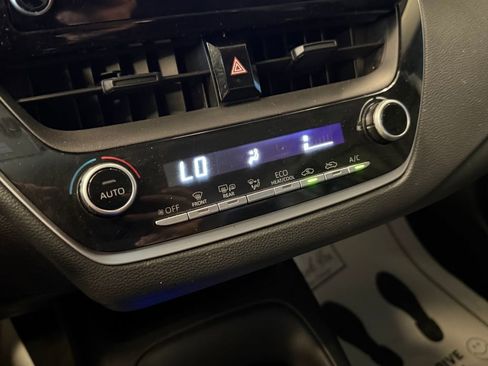 Used 2020 Toyota Corolla LE FWD image 15