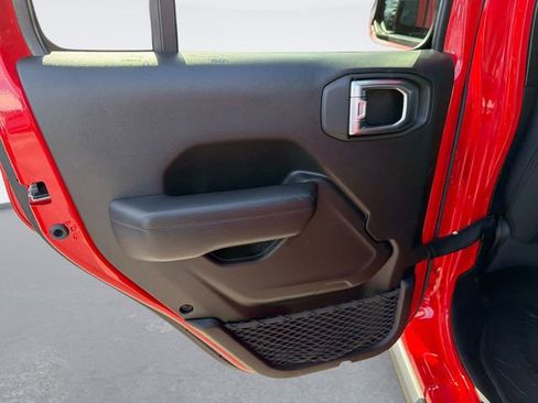 Used 2022 Jeep Gladiator Willys image 13