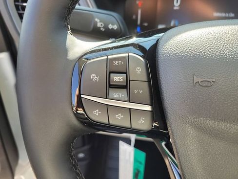 New 2025 Ford Escape SE FWD image 11