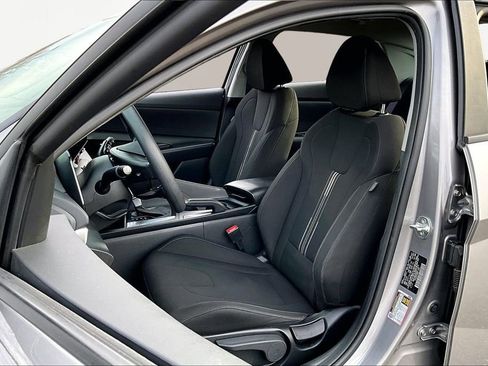 Used 2024 Hyundai Elantra SEL image 17