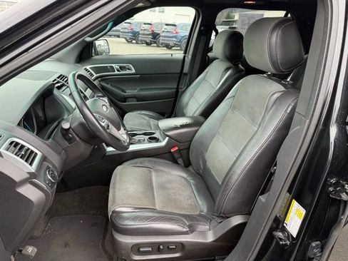 Used 2015 Ford Explorer XLT w/ Equipment Group 202B image 12