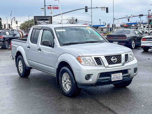 Used 2021 Nissan Frontier SV image 5
