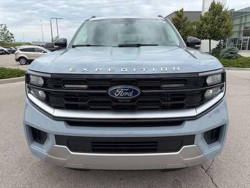 Used 2025 Ford Expedition Max Platinum w/ Platinum Ultimate Package AWD/4WD image 2