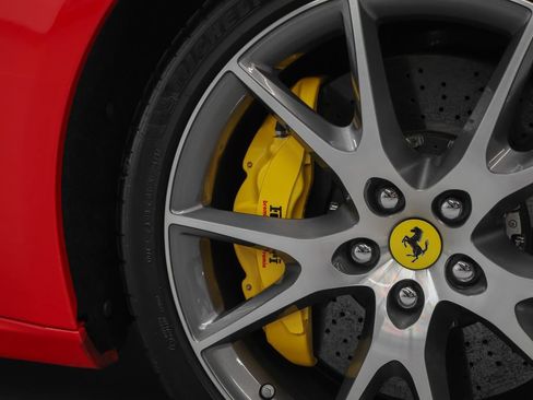 Used 2010 Ferrari California RWD image 13