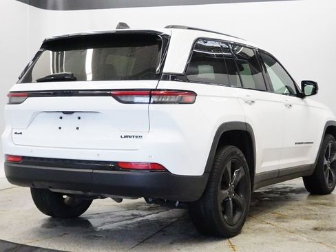 Certified 2023 Jeep Grand Cherokee Limited w/ Black Appearance Package image 5