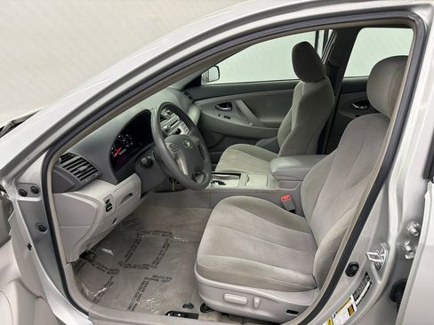 Used 2011 Toyota Camry LE FWD image 9