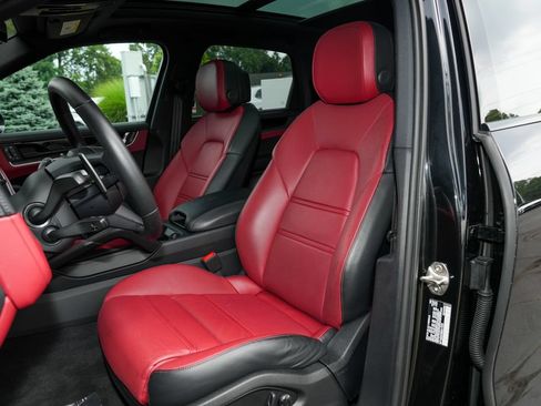Certified 2025 Porsche Cayenne E-Hybrid AWD/4WD image 5