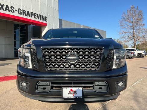 Used 2019 Nissan Titan SV w/ SV Convenience Package image 4