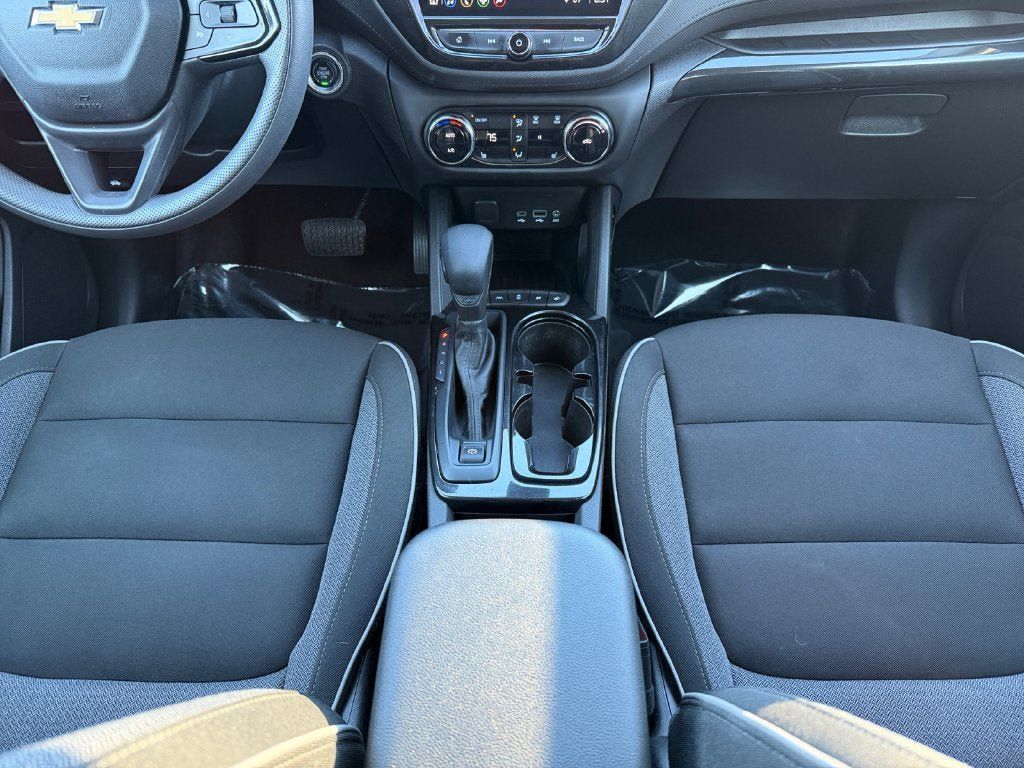 Used 2022 Chevrolet TrailBlazer LT w/ Convenience Package FWD image 13