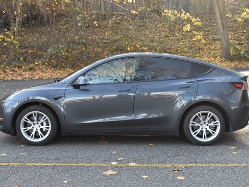 Used 2021 Tesla Model Y Long Range image 5