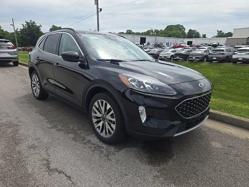 Used 2022 Ford Escape Titanium AWD/4WD image 2