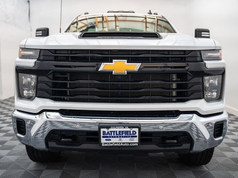 Used 2025 Chevrolet Silverado 3500 W/T w/ WT/CX Safety Package AWD/4WD image 2