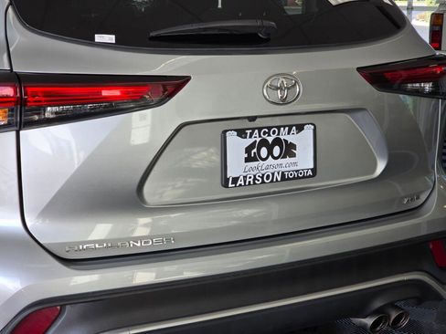 Used 2024 Toyota Highlander XSE image 12