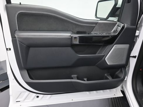Used 2023 Ford F150 Lightning Platinum AWD/4WD image 9