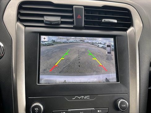 Used 2019 Ford Fusion SE image 30