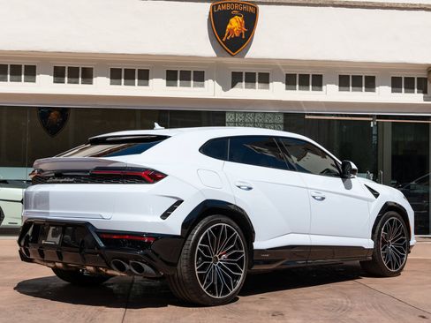Used 2026 Lamborghini Urus SE AWD/4WD image 3