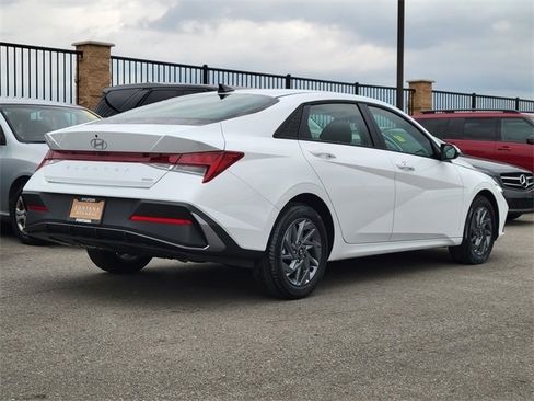 New 2026 Hyundai Elantra Blue image 2