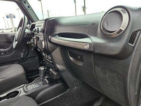 Used 2015 Jeep Wrangler Unlimited Sport w/ Connectivity Group image 26