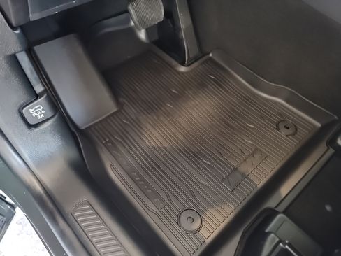 Used 2023 Ford Explorer XLT w/ Equipment Group 202A image 15