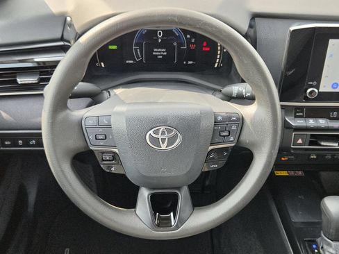 Used 2025 Toyota Camry LE w/ Convenience Package FWD image 15