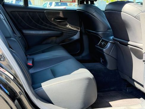Used 2018 Lexus LS 500 w/ Accessory Package (Z2) RWD image 19