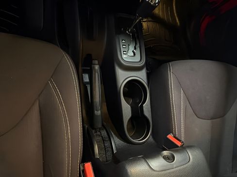 Used 2014 Jeep Wrangler Unlimited Sahara w/ Connectivity Group AWD/4WD image 17