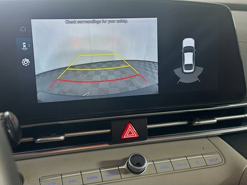 Used 2023 Hyundai Elantra Limited image 22