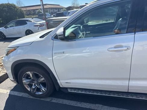 Used 2019 Toyota Highlander Limited Platinum image 25