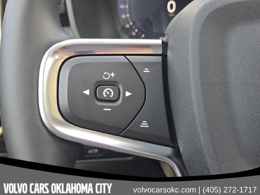 Certified 2025 Volvo XC40 B5 Core AWD/4WD image 29