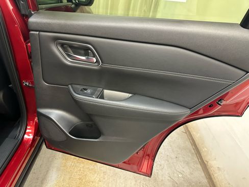 Certified 2024 Nissan Rogue Platinum AWD/4WD image 30