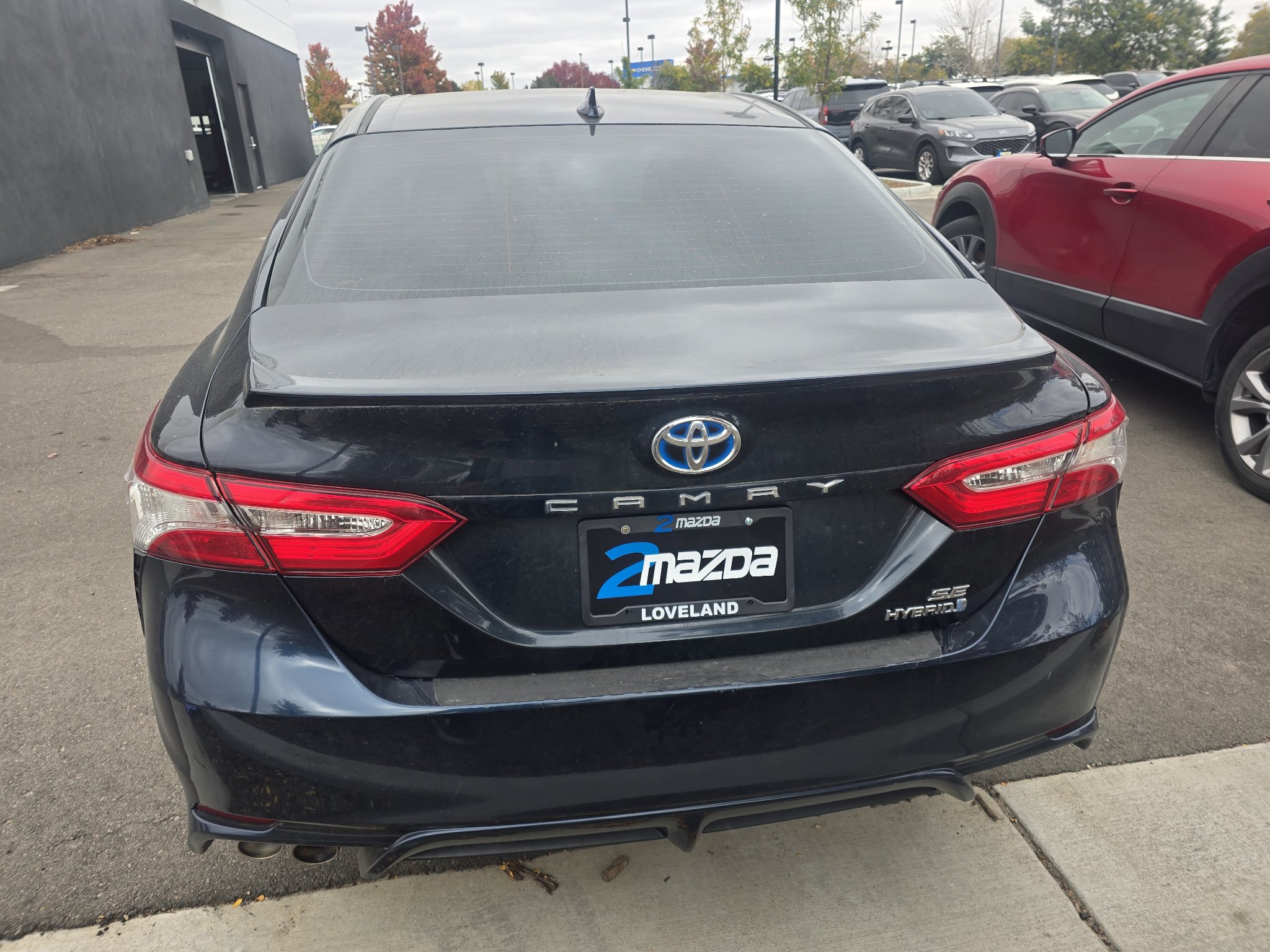 Used 2020 Toyota Camry SE w/ Sunroof Package FWD image 4