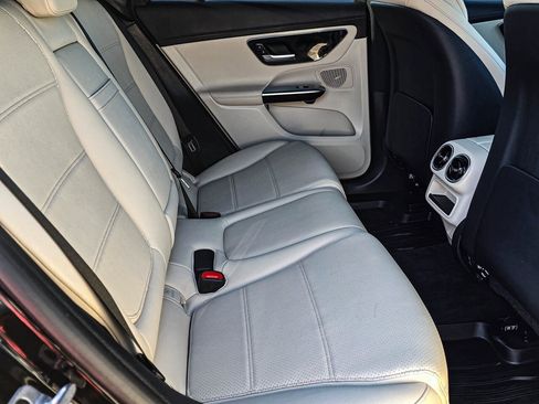 Used 2024 Mercedes-Benz GLC 300 GLC 300 image 37