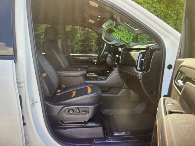 Used 2025 GMC Sierra 2500 AT4 AWD/4WD image 4