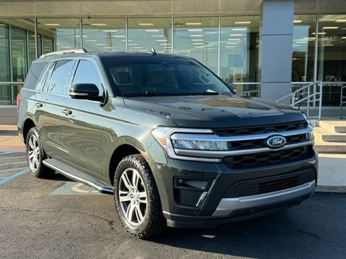 Certified 2022 Ford Expedition XLT RWD image 2